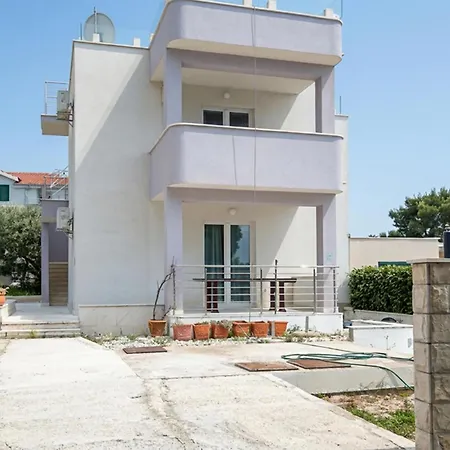 Front In With House Sea View *